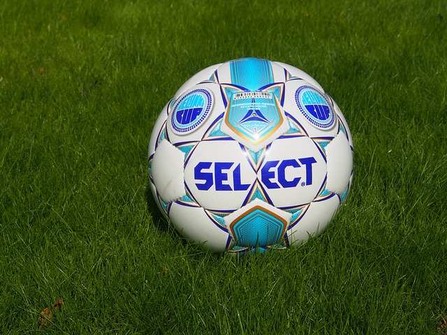 翔伞运动更 翔伞运动更